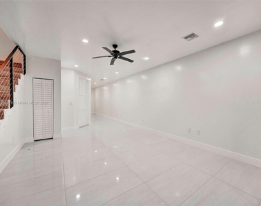 1215 W Las Olas Blvd - Photo Thumbnail 3