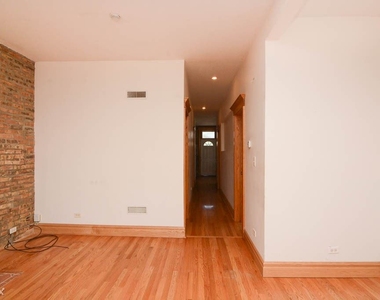 2053 W. Fullerton, Unit 4 - Photo Thumbnail 8