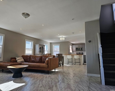 146 Kingston Boulevard - Photo Thumbnail 4