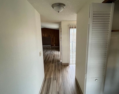 4570 Liberty St - Photo Thumbnail 2