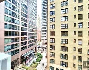 East 55 Street - Photo Thumbnail 1