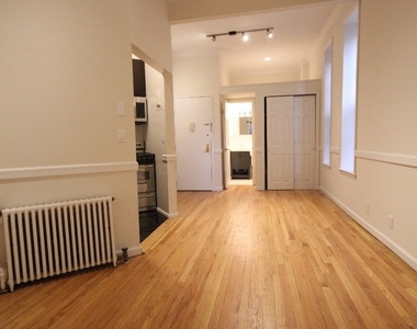 West 86 Street - Photo Thumbnail 3