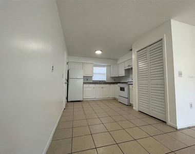 10407 N Jasmine Avenue - Photo Thumbnail 6