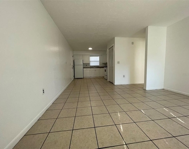 10407 N Jasmine Avenue - Photo Thumbnail 5