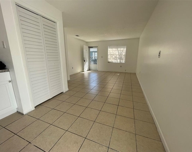 10407 N Jasmine Avenue - Photo Thumbnail 4