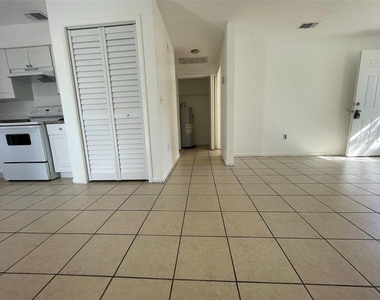 10407 N Jasmine Avenue - Photo Thumbnail 9