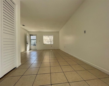 10407 N Jasmine Avenue - Photo Thumbnail 3