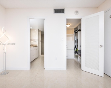 1833 S Ocean Dr - Photo Thumbnail 24