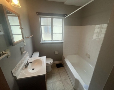 1436 Genessee Avenue - Photo Thumbnail 6