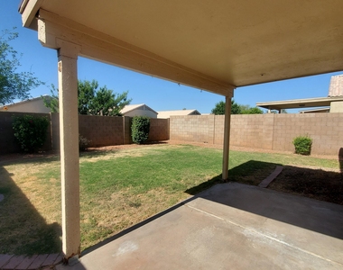 4739 E Desert Wind Drive - Photo Thumbnail 17