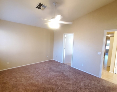 4739 E Desert Wind Drive - Photo Thumbnail 9