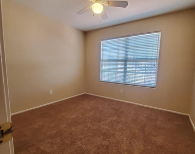 4739 E Desert Wind Drive - Photo Thumbnail 13