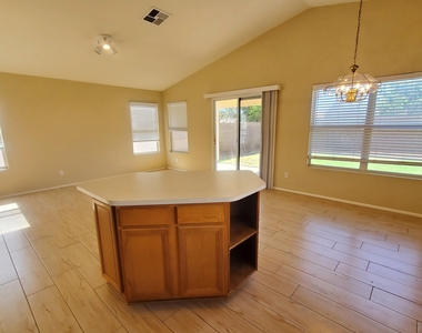 4739 E Desert Wind Drive - Photo Thumbnail 4