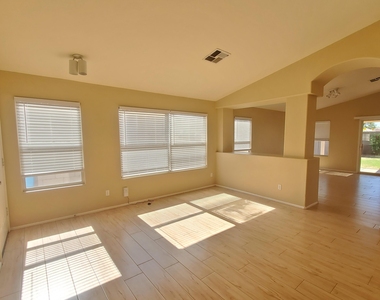 4739 E Desert Wind Drive - Photo Thumbnail 3