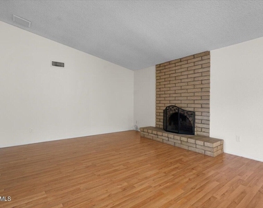 13834 N 57th Place - Photo Thumbnail 9