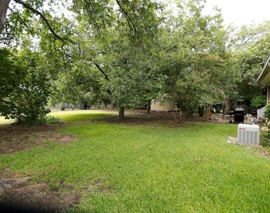 10924 Palace Way - Photo Thumbnail 11