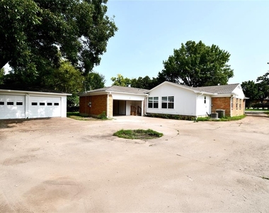 2701 Warren Circle - Photo Thumbnail 18