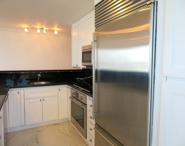 111 E Chestnut Street - Photo Thumbnail 10