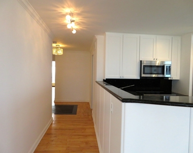 111 E Chestnut Street - Photo Thumbnail 11