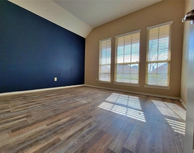 1109 Lake Forest Trail - Photo Thumbnail 16