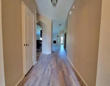 1109 Lake Forest Trail - Photo Thumbnail 3