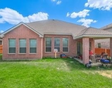 412 Crown Oaks Drive - Photo Thumbnail 32