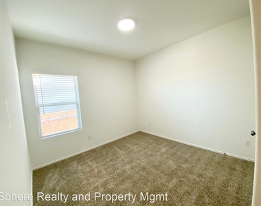 938 Circle Way Unit 3h - Photo Thumbnail 11