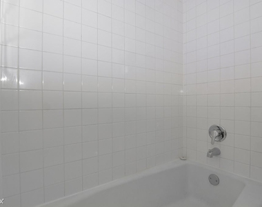 1441 W. Warner, Unit 5 - Photo Thumbnail 17