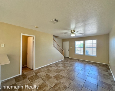 5910 Greengate Drive - Photo Thumbnail 4