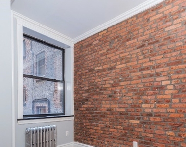 326 East 35th Street - Photo Thumbnail 2