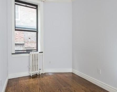 326 East 35th Street - Photo Thumbnail 3