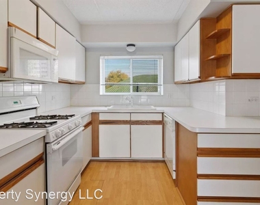 5357 N East River Road Unit 101 - Photo Thumbnail 8