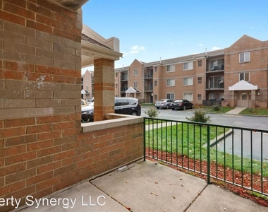 5357 N East River Road Unit 101 - Photo Thumbnail 10