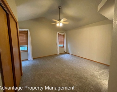 1112 White Oak Court - Photo Thumbnail 13