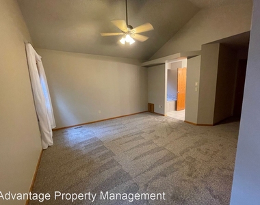 1112 White Oak Court - Photo Thumbnail 14