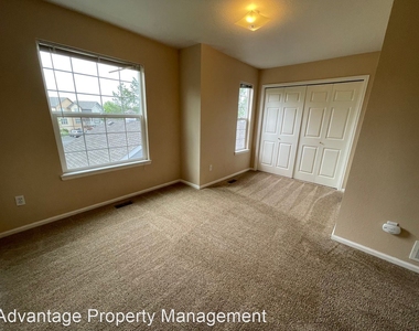 1112 White Oak Court - Photo Thumbnail 19