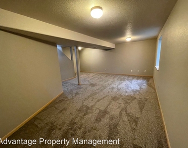 1112 White Oak Court - Photo Thumbnail 21