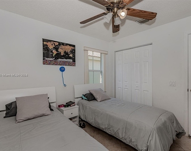 1641 Zenith Way - Photo Thumbnail 20