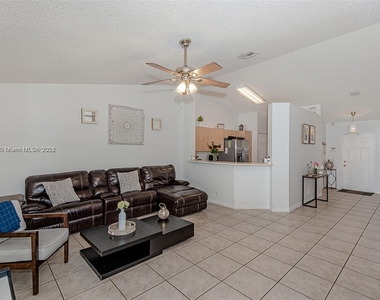 1641 Zenith Way - Photo Thumbnail 11