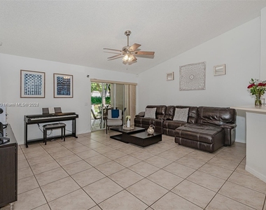 1641 Zenith Way - Photo Thumbnail 8