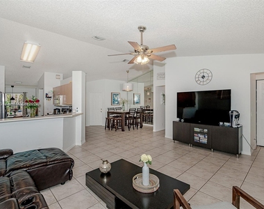 1641 Zenith Way - Photo Thumbnail 10