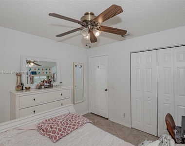 1641 Zenith Way - Photo Thumbnail 23