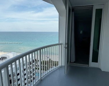 5401 Collins Ave - Photo Thumbnail 20