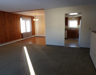 1737 Cottonwood Street - Photo Thumbnail 2