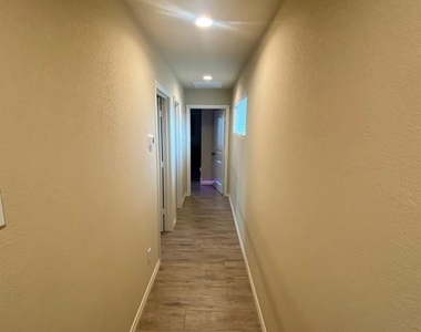 902 Chaparral Trail - Photo Thumbnail 19