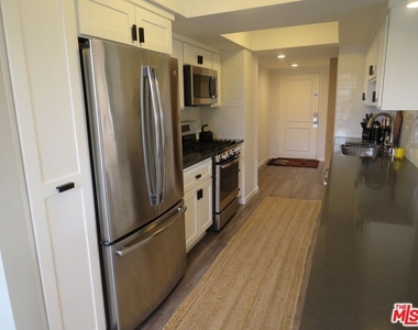 2304 S Beverly Glen Blvd - Photo Thumbnail 7