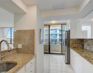 3505 S Ocean Dr - Photo Thumbnail 8