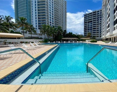 3505 S Ocean Dr - Photo Thumbnail 5