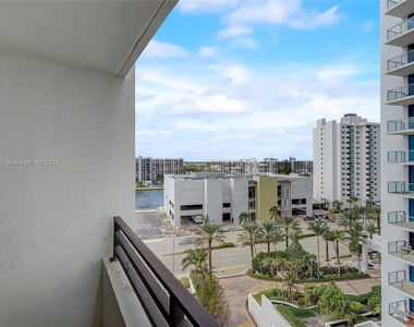 3505 S Ocean Dr - Photo Thumbnail 20