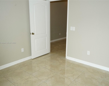 4435 Sw 160th Ave - Photo Thumbnail 17